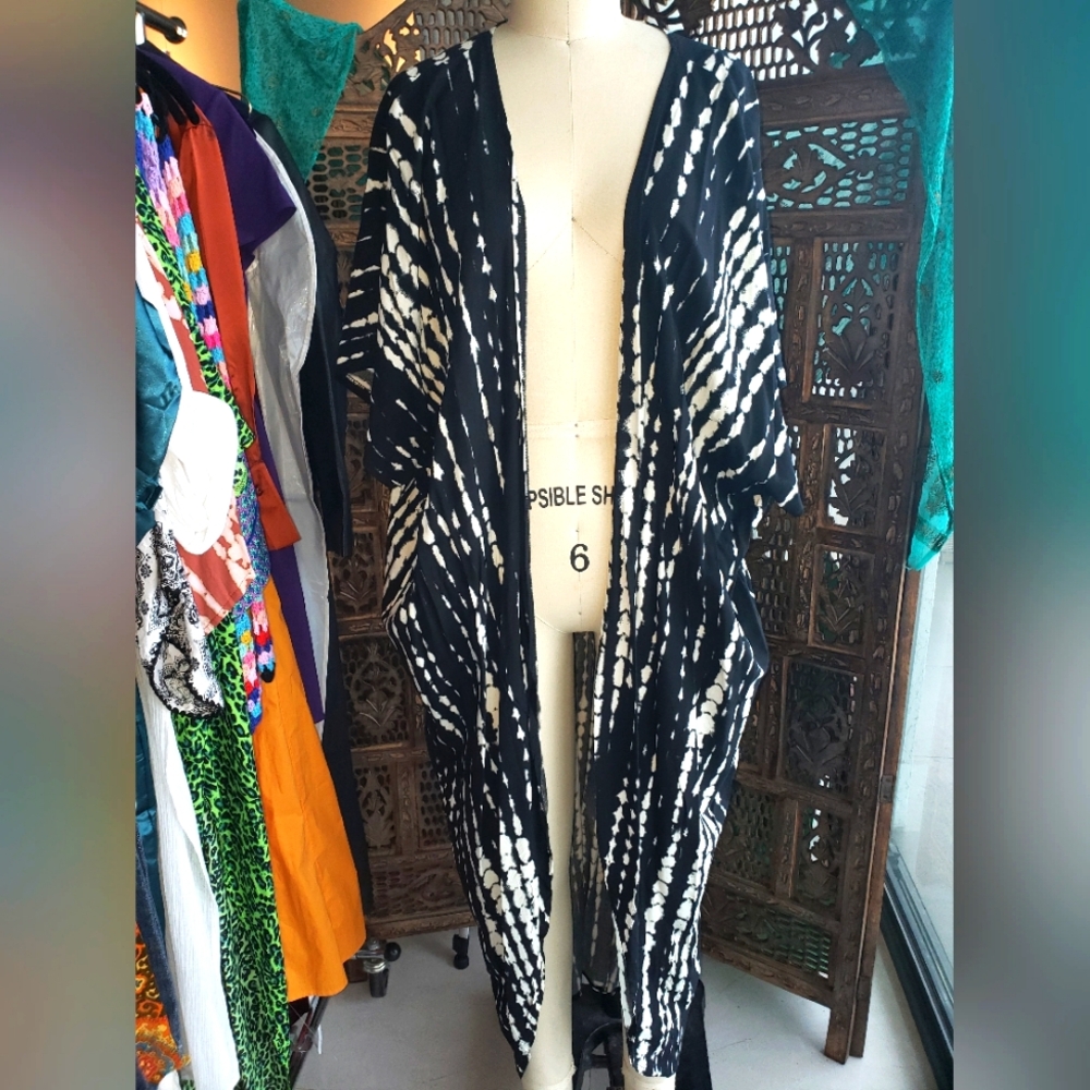 NWOT Live & Muse Lightweight House Lounge Robe Swim Cover Up w/ Belt